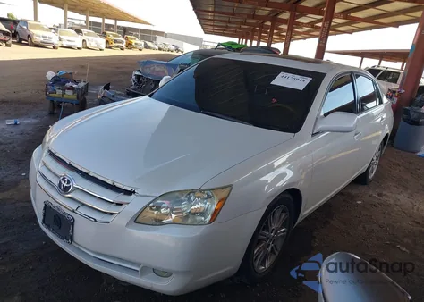 2005 Toyota Avalon Limited z USA, uszkodzony, nr VIN 4T1BK36B95U057628
